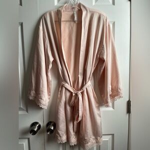 Flora Nikrooz Women's Blush Pink Satin Lace Trimmed Robe Size Small
